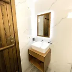 Отель Amalia 4*