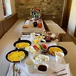 Отель Amalia 4*
